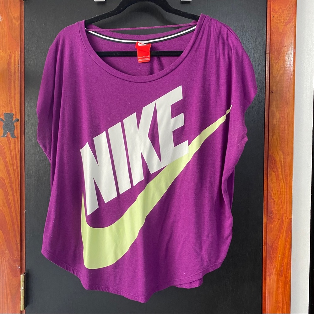 nike boxy tee
